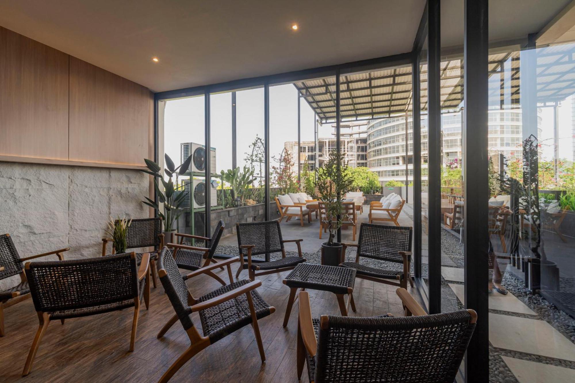 Stay.Vie Hotel Surabaya Exterior foto
