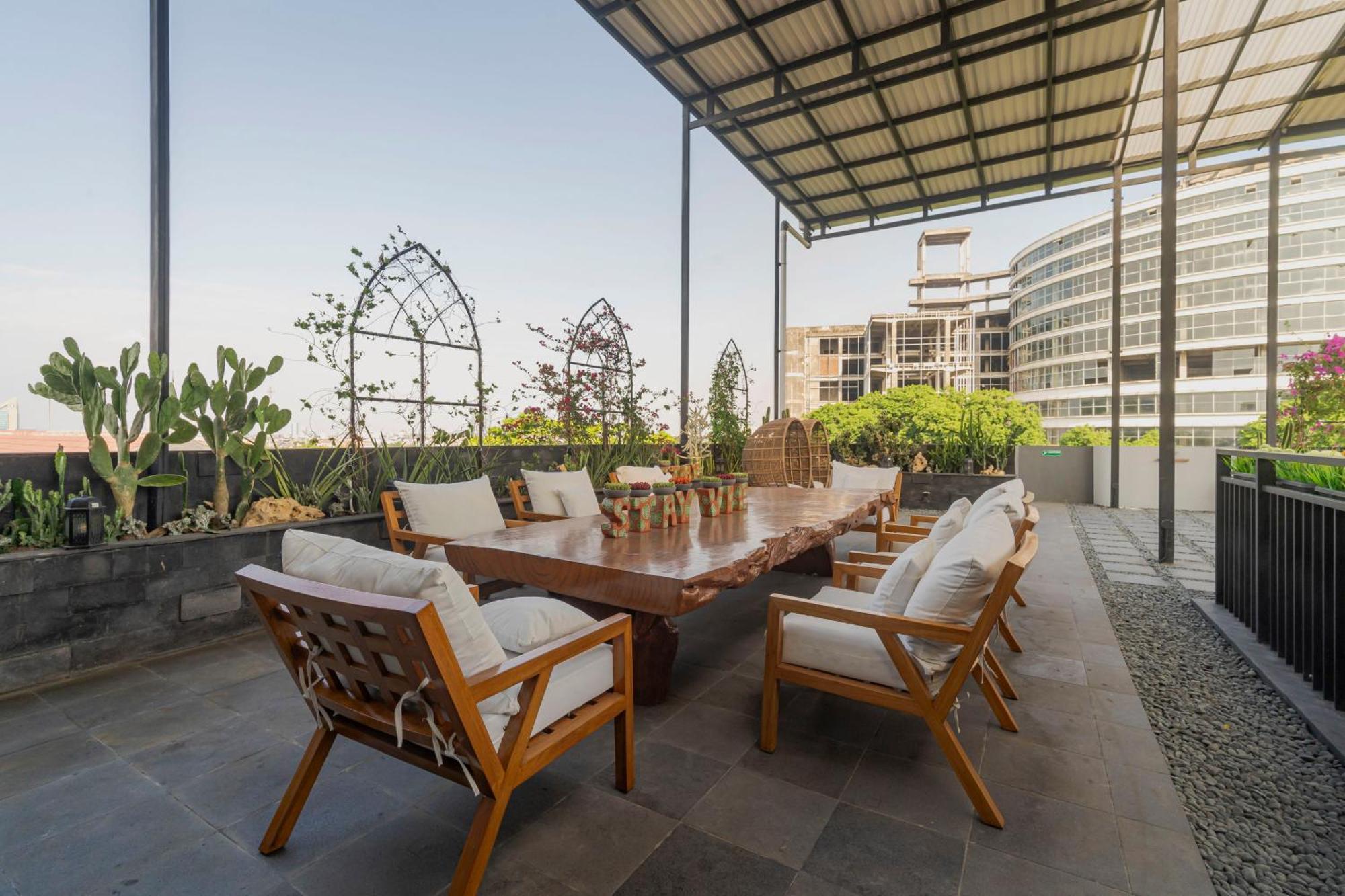 Stay.Vie Hotel Surabaya Exterior foto